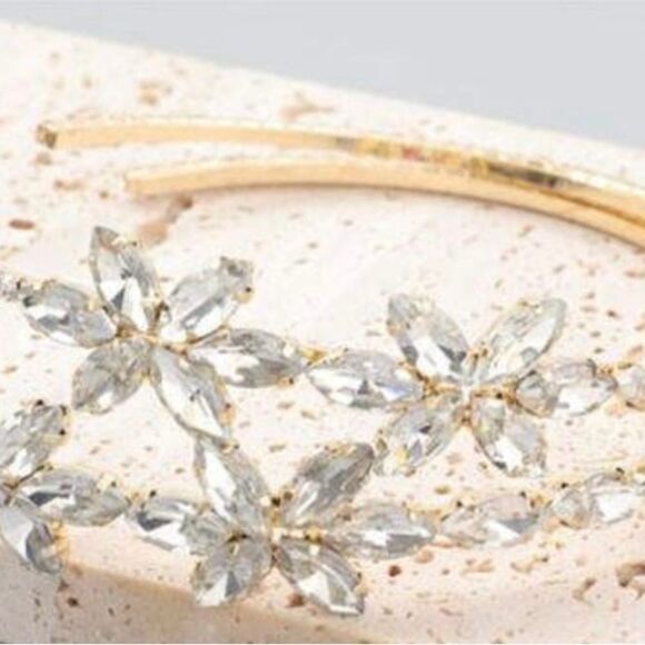 🌺 NEW Unique & stunning rhinestone encrusted large gold filled hoop earrings 🌺 - Picture 3 of 3